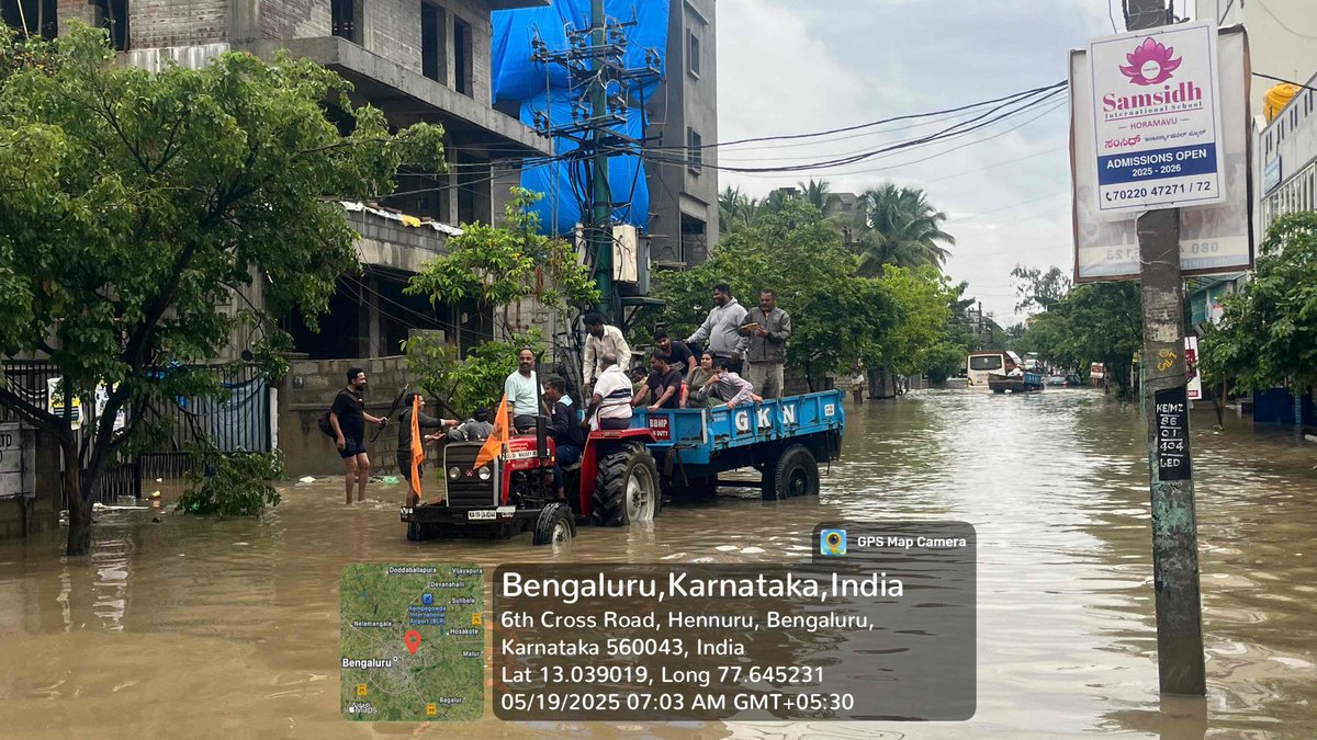 GBA_office's tweet image. Visited the waterlogged areas in Sai Layout and instructed the concerned officers to take immediate action for dewatering works.

#BBMP #BBMPCares #BengaluruRains #BengaluruRain #DKShivakumar #RRNagar