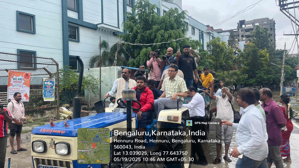 GBA_office's tweet image. Visited the waterlogged areas in Sai Layout and instructed the concerned officers to take immediate action for dewatering works.

#BBMP #BBMPCares #BengaluruRains #BengaluruRain #DKShivakumar #RRNagar