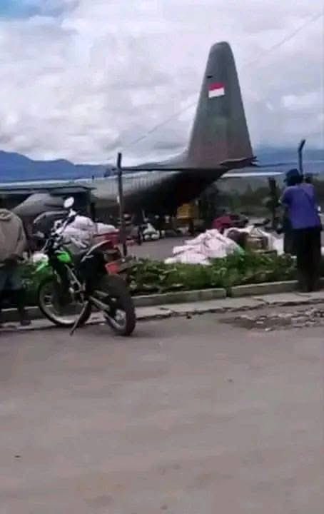 VeronicaKoman's tweet image. More troops deployment in Wamena, West Papua this morning