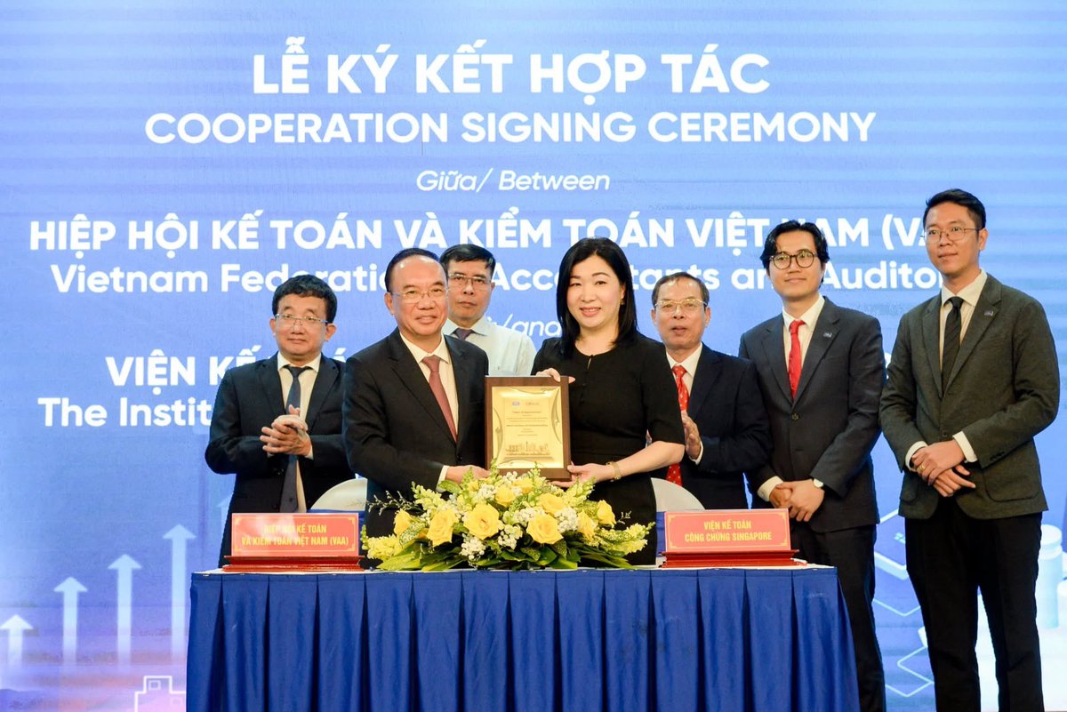 ketoanleanh's tweet photo. 🎉 KẾ TOÁN LÊ ÁNH KÝ KẾT HỢP TÁC CHIẾN LƯỢC CÙNG HIỆP HỘI KẾ TOÁN – KIỂM TOÁN VIỆT NAM (VAA) 🎉

Trong khuôn khổ sự kiện công bố mở văn phòng đại diện tại khu vực phía Nam https://t.co/KydyalT4ie