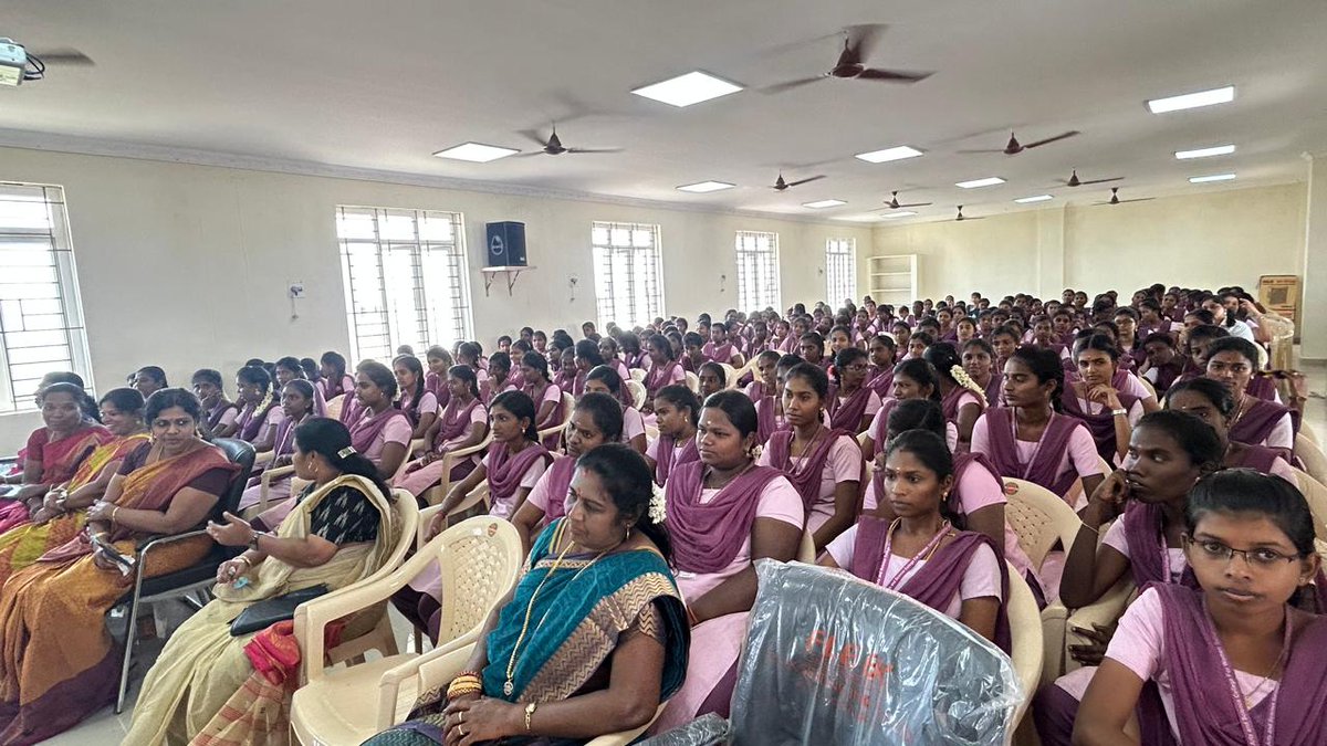 KrishnaRKTN's tweet photo. *பெப்ரவரி 21 தூத்துக்குடி மாவட்டம் சாத்தான்குளம் அரசு கலைக் கல்லூரியில் மகளிர் மேம்பாடு நிகழ்வ���க்கு சிறப்பு விருந்தினராக சென்ற போது* https://t.co/JUJAb9f7Gf