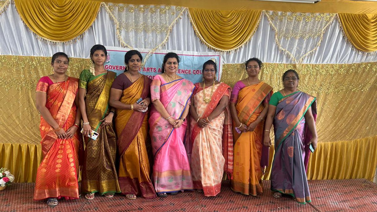 KrishnaRKTN's tweet photo. *பெப்ரவரி 21 தூத்துக்குடி மாவட்டம் சாத்தான்குளம் அரசு கலைக் கல்லூரியில் மகளிர் மேம்பாடு நிகழ்வ���க்கு சிறப்பு விருந்தினராக சென்ற போது* https://t.co/JUJAb9f7Gf