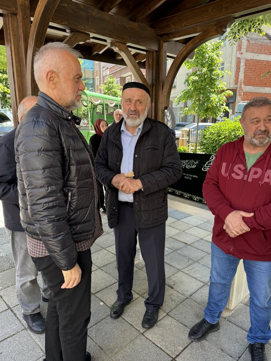 Kıymetli hemşehrimiz Hüseyin Koçali’nin  Rahmeti Rahmâna kavuşan Annesi Hatice teyzemizin cenazesindeyiz. Merhumeye Allah'tan rahmet ailesi ve yakınlarına başsağlığı ve sabırlar diliyorum.