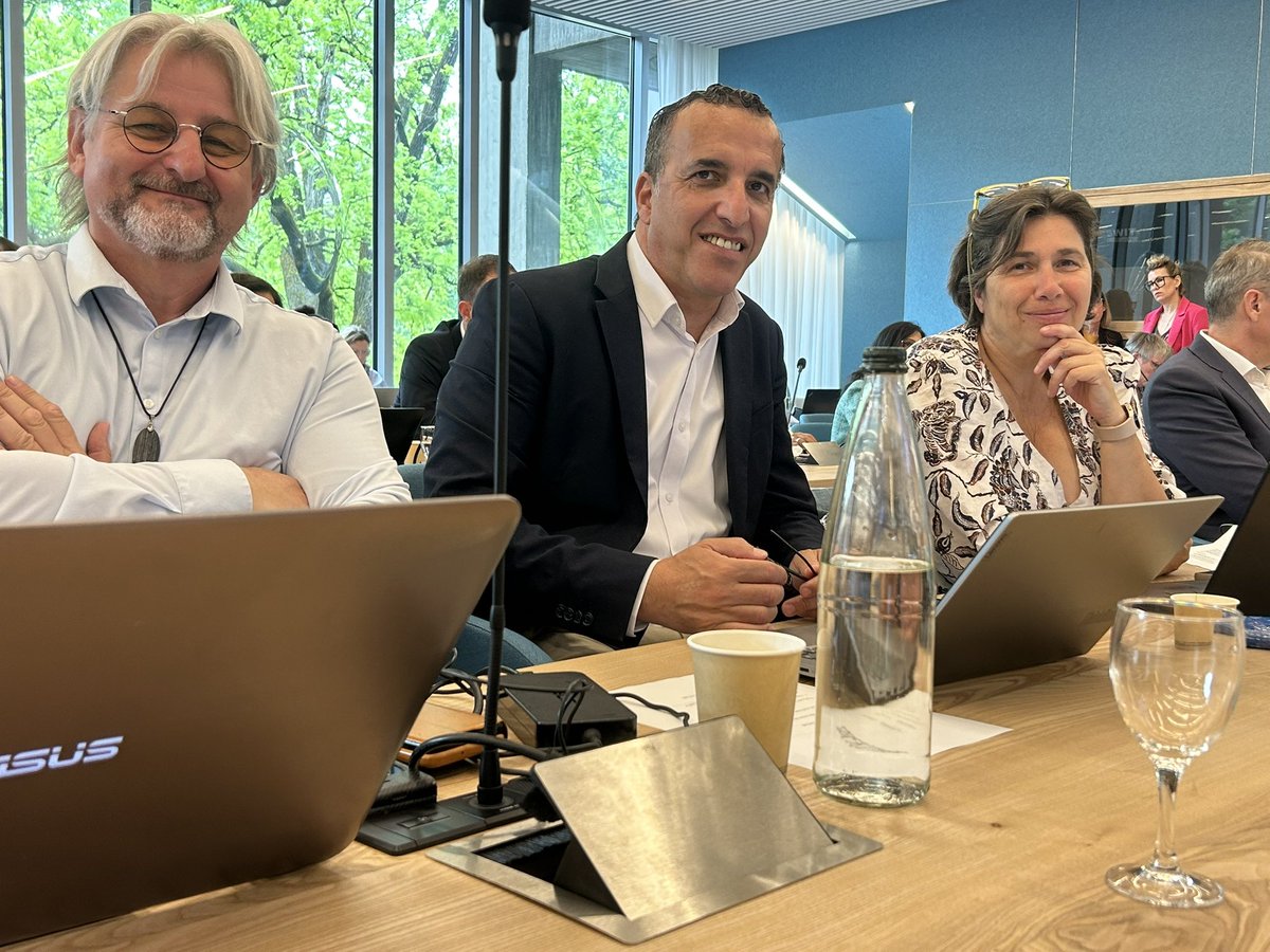 En #CMGrenoble ! Bienvenue à <a href="/AmelZenati/">Amel ✌️🌾</a> qui a rejoint notre Groupe à l’occasion de ce Conseil municipal ! 
Conseil à suivre en direct ici : m.youtube.com/watch?v=-_Mmw3…