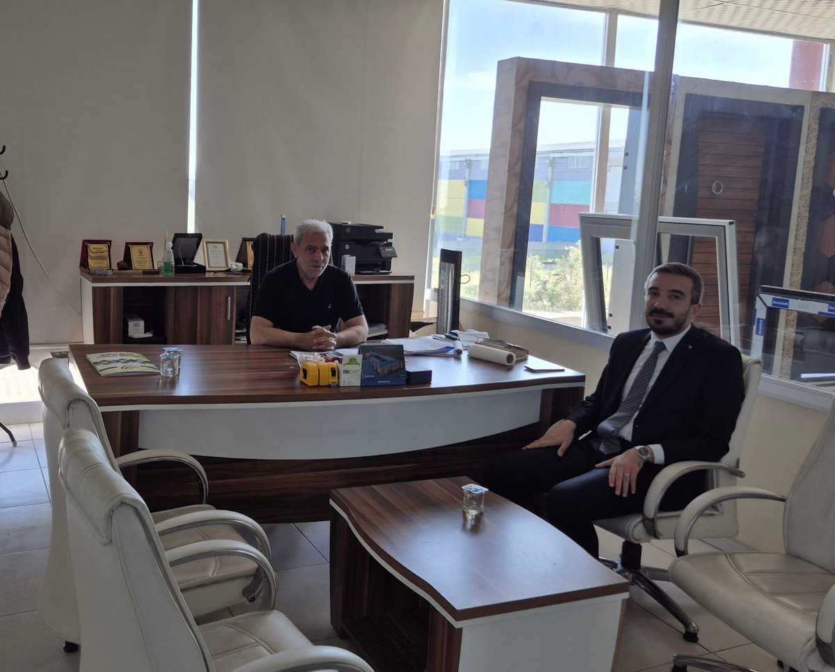 adiyamantso's tweet photo. 📌 Yönetim Kurulu Başkanımız Mehmet Torunoğlu, Meclis üyemiz Şerif Yıldırım’ın makine parkurunu yenileyerek son teknoloji makinelerle faaliyete başladığı PVC üretim tesisini ziyaret etti.🪟🏭
@MehmetTorunoglu @serifyildirim0 @TOBBiletisim https://t.co/YQz5wCfrbN