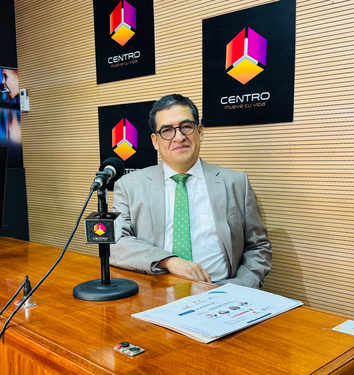 Corte Nacional de Justicia (@cortenacional) on Twitter photo 📡 #CNJEnMedios | Inicia la entrevista del presidente de la <a href="/CorteNacional/">Corte Nacional de Justicia</a> de Justicia, Dr. José Suing <a href="/Ppsuing/">Jose Suing Nagua</a>, en el noticiero <a href="/notihoyecuador/">NotiHoy</a>, por la señal de Radio Centro <a href="/CentroEcuador/">CentroEcuador</a>.
📌 Sigue la transmisión en vivo aquí: youtube.com/live/comGAaD1i… 📡 #CNJEnMedios | Inicia la entrevista del presidente de la <a href="/CorteNacional/">Corte Nacional de Justicia</a> de Justicia, Dr. José Suing <a href="/Ppsuing/">Jose Suing Nagua</a>, en el noticiero <a href="/notihoyecuador/">NotiHoy</a>, por la señal de Radio Centro <a href="/CentroEcuador/">CentroEcuador</a>.
📌 Sigue la transmisión en vivo aquí: youtube.com/live/comGAaD1i…