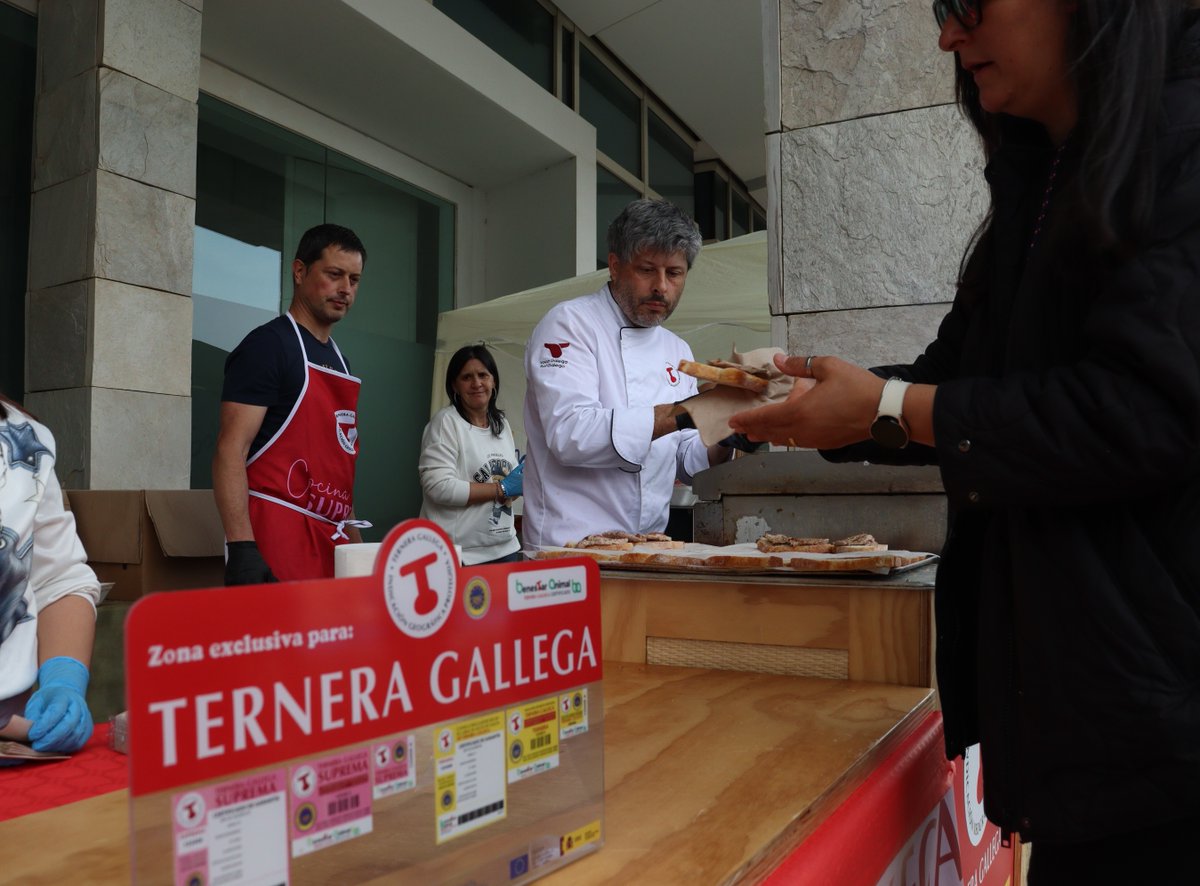 El sábado estuvimos en la carrera por el Día de las Letras 🏃‍♀️✨ , donde ofrecimos una deliciosa degustación de Ternera Gallega Suprema. 🍽️🍖

¡Os dejamos algunas fotos para compartir un poquito de lo vivido! 🥰