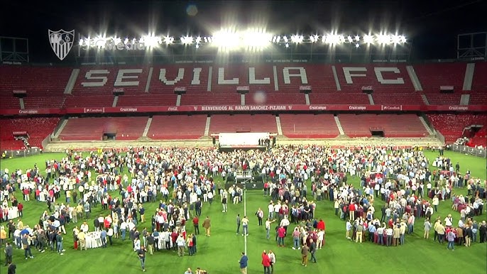 🚨 ÚLTIMA HORA: Un grupo de sevillistas ha REGISTRADO la marca FIELES DE NERVIÓN para proteger el tradicional acto que homenajea a los abonados con más de 25 años. Denuncian que el #SevillaFC ha ido desvirtuando su esencia al cambiar el formato y limitar la asistencia.