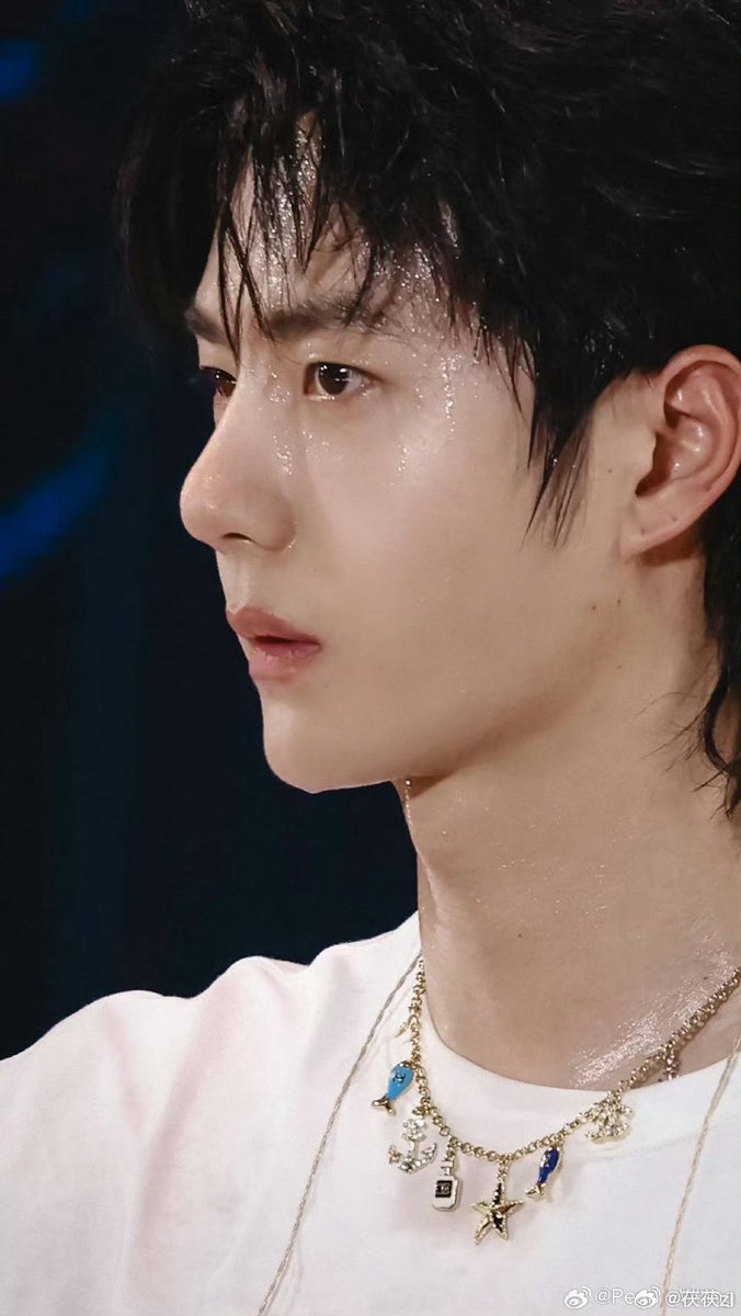 firoozeh85's tweet photo. I've never seen anyone so drenched in sweat &amp; yet so beautiful &amp; breathtaking... 🥹🫠✨

#WangYibo #WangYibo王一博 https://t.co/UEUDmnga8Q