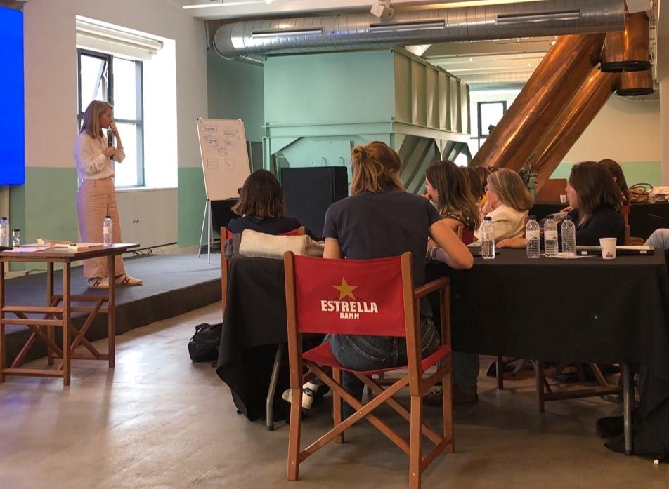 fcatcultura's tweet image. 🔚 Tanquem la 1a fase del #ProgramaIMPULSACULTURA 2025 amb el taller de @borjanicolau sobre estils de comunicació i relacions interpersonals.
🙏Gràcies als participants per l’energia i compromís!
🔜 El 26/5 se seleccionaran els 10 semifinalistes!
👉 +info: fundaciocatalunyacultura.cat/programa-impul…