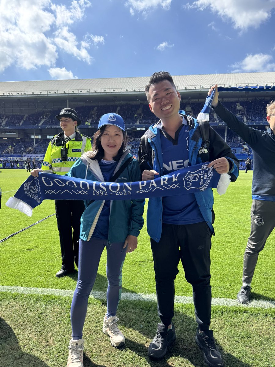 AlanHoEverton's tweet photo. Special day in Goodison Park ! 💙 https://t.co/aLPehsy3bi