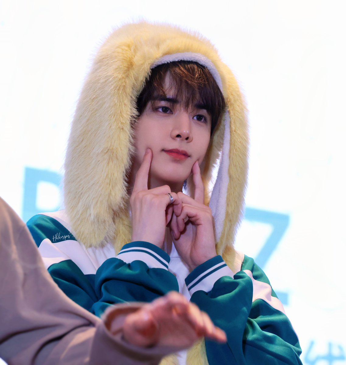 hpr423623's tweet photo. 250517 POPMERCH

#THEBOYZ #더보이즈 #영훈 #YOUNGHOON https://t.co/rfF7fBpuLj