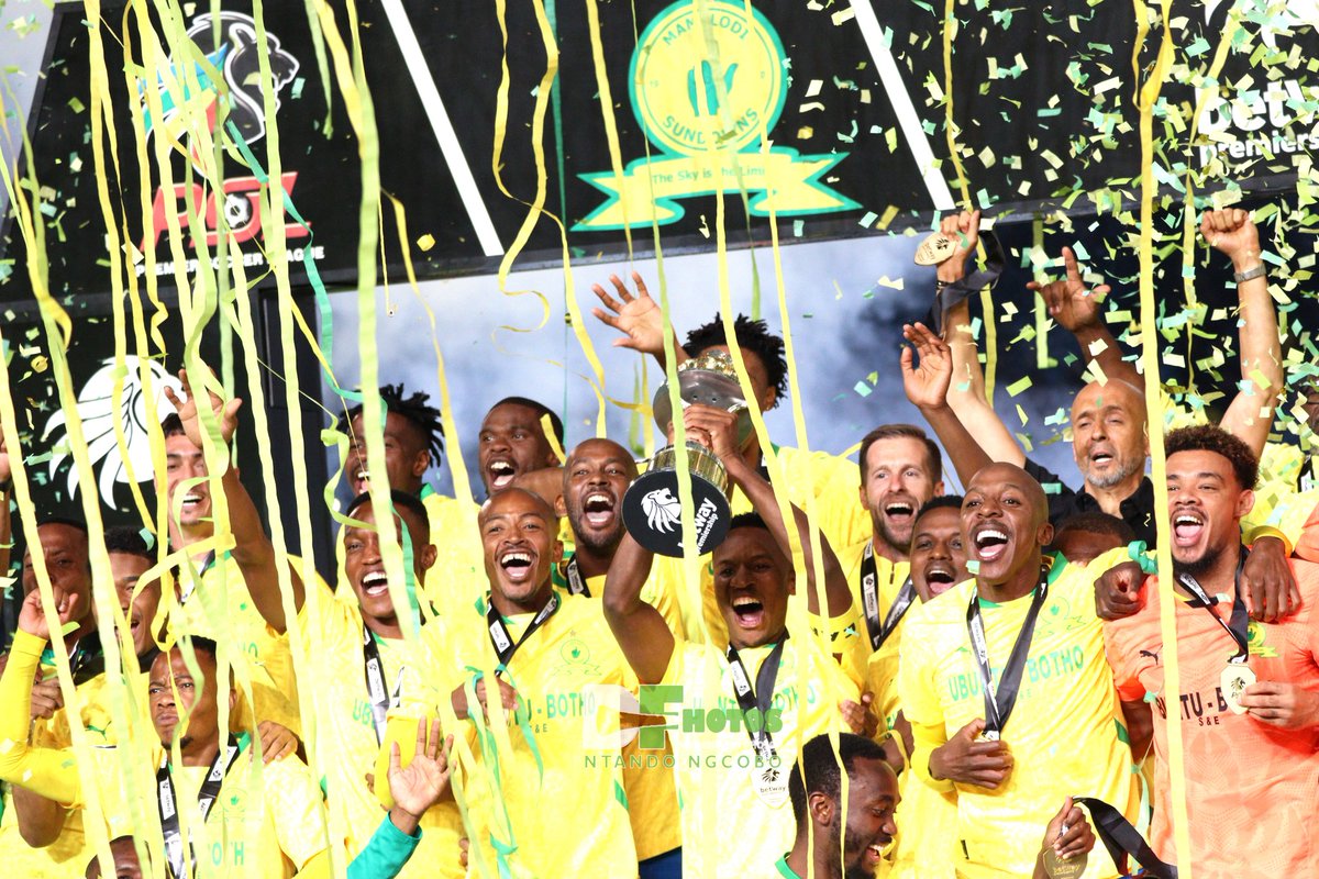 diskifhotos's tweet photo. #BetwayPrem 2024/25 Betway Premiership Champions - Mamelodi Sundowns! #DiskiFhotos #MamelodiSundowns #BetwayPremiership #KaBoYellow #LoftusVersfeldStadium #Pretoria https://t.co/y9KOOPpaQj