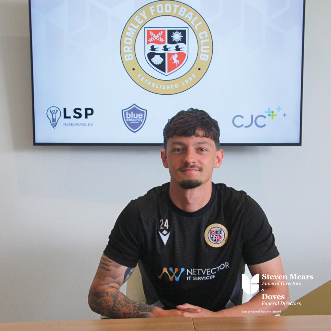 bromleyfc's tweet photo. Hard work and determination has led to Soul Kader being handed another contract at BR2 ✍️

After over a year on the side-lines, the striker enjoyed a loan spell at AFC Croydon before bagging 10 in 10 for Cray Wanderers 🔥

#WeAreBromley