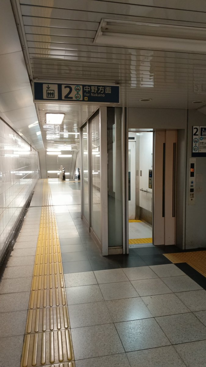 MinuraNakatawa's tweet image. I have been walking around for an hour now. I am lost. Where the fuck is everybody??
