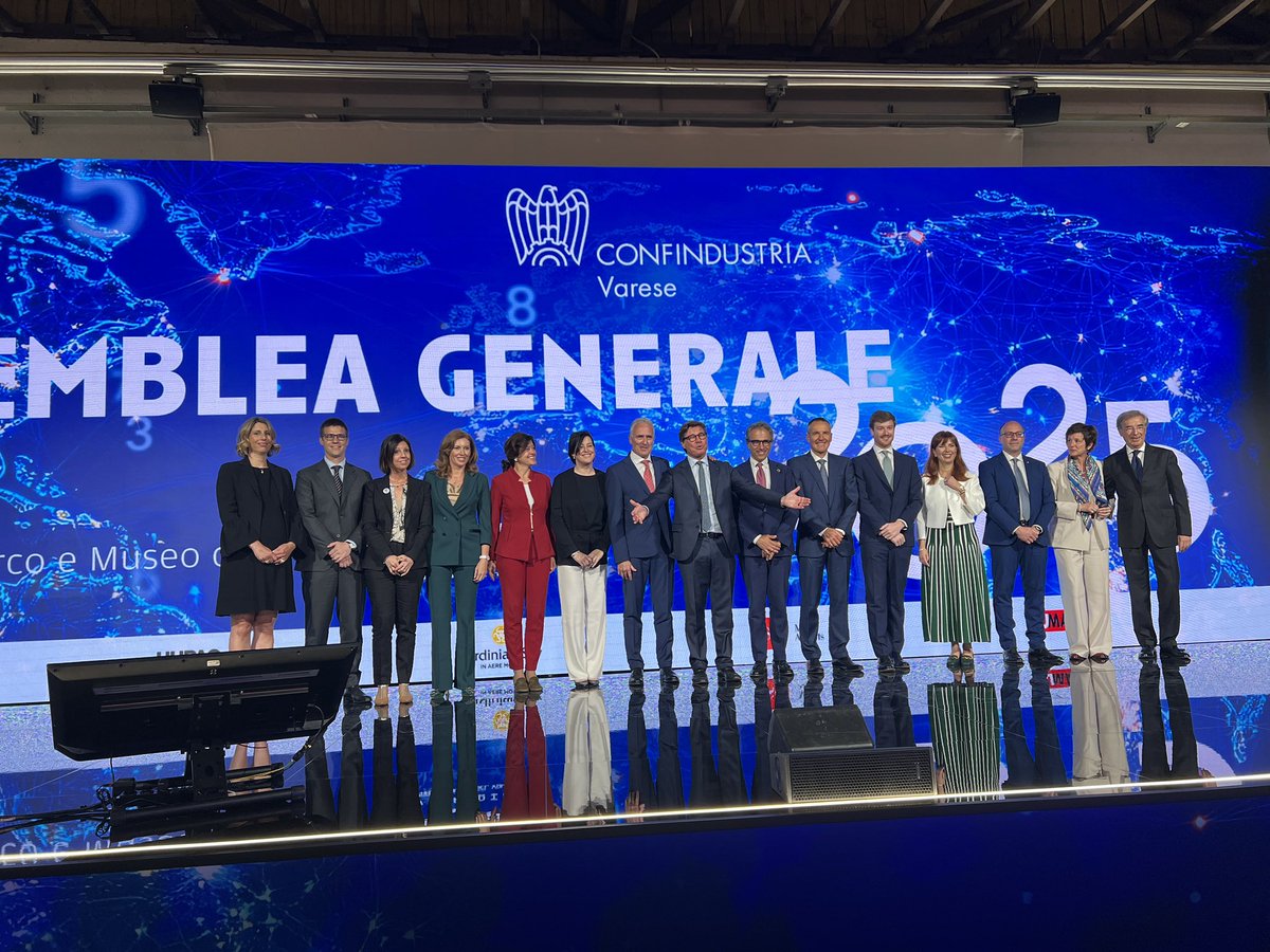 Marco Giovannelli (@marcogio59) on Twitter photo L’ex squadra e quella attuale <a href="/confindustriava/">Confindustria Varese</a> #assemblea2025 <a href="/RobertoGrassiVA/">Roberto Grassi</a> <a href="/varesenews/">VareseNews</a> L’ex squadra e quella attuale <a href="/confindustriava/">Confindustria Varese</a> #assemblea2025 <a href="/RobertoGrassiVA/">Roberto Grassi</a> <a href="/varesenews/">VareseNews</a>