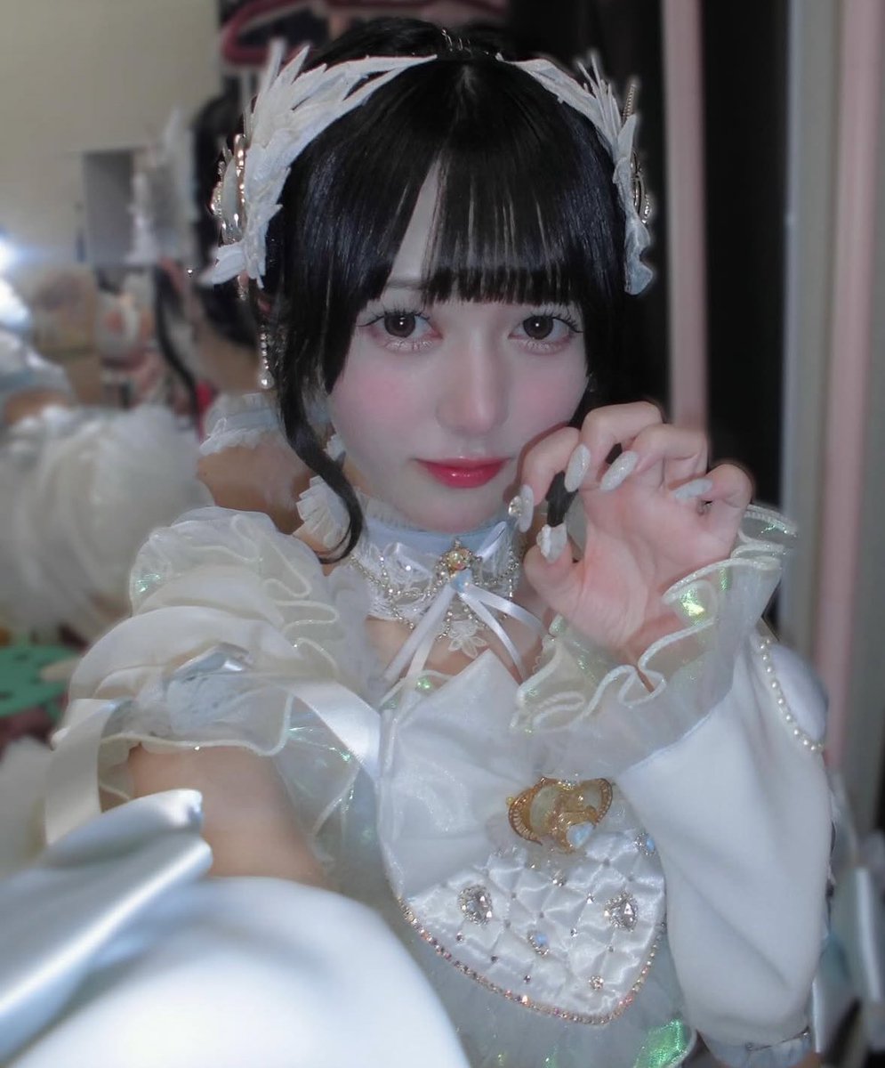 Pretty Chuu 白咲りこ 。 ランチェキ デビル衣装 デコチェキ プリティーチューの白色担当 白咲りこちゃんって子 乃木坂5期生の池田