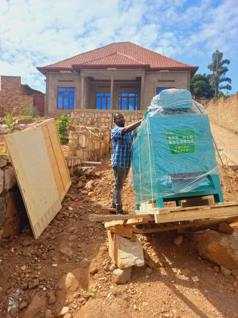 Rwandabiosolut's tweet photo. 🌱 Exciting News from Rwanda Biosolution Organization! 🚜We��re thrilled to announce the acquisition of our brand new Granulator Machine! 🎉This advanced equipment will enhance the quality of our organic fertilizer, making it more granulated, easier to package. https://t.co/vhCdGJ28Wy