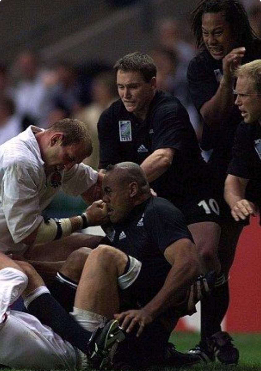 rugbysphere's tweet photo. "Le rugby est un sport de voyous joué par des gentlemen"... vraiment? ! 🫤

#rugby #rugbyvintage #RugbyWorldCup #RWC1999 https://t.co/yJOKAJa8wc