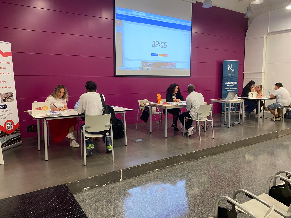 treballempresa's tweet photo. 🫧 VULL TREBALLAR COM A NETEJADOR/A
#AraMateix a l'auditori de #CalMolins, #SpeedJobDating. Empreses del sector es presenten i fan rodes d'entrevistes ràpides per cobrir llocs de treball.
📩Subscriu-te a #SBDTreball per rebre novetats i #OfertesdeFeina!
https://t.co/5YJepkHlKY https://t.co/P049RnJAfb