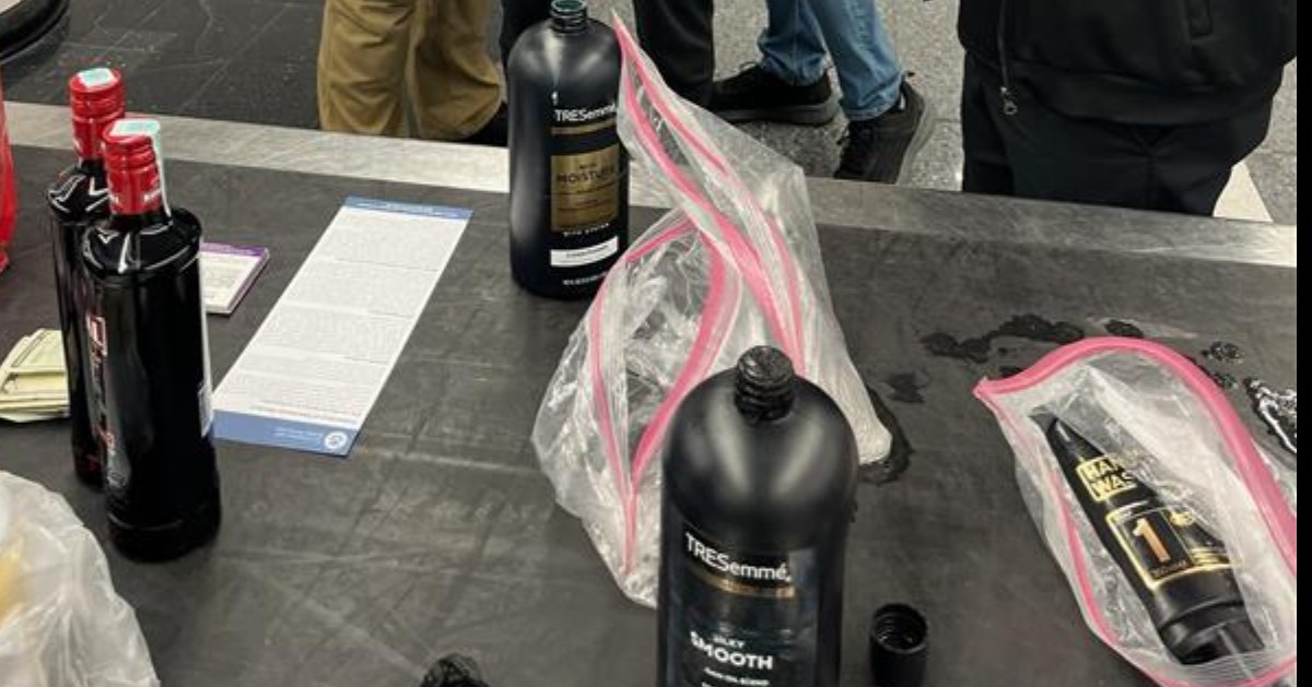 DFOChicago's tweet photo. .@CBP Chicago intercepted a passenger from Serbia smuggling 3.17 kg of ketamine and 5.6 g of MDMA in checked luggage. PERT officers seized the narcotics, and the individual was arrested by state and local authorities. #CBPChicago #OFOproud🇺🇸 https://t.co/IzBlKPOdOH