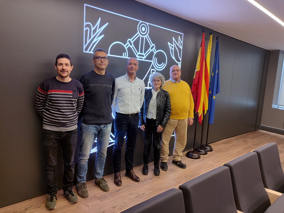 La semana pasada tuvo lugar la reunión de la comisión de la Cátedra <a href="/coitiaragon/">COGITIAR</a> encargada de organizar el acto de entrega de insignias a los nuevos graduados de Ingeniería Electrónica y Automática.

En breve tendremos nuevas noticias!