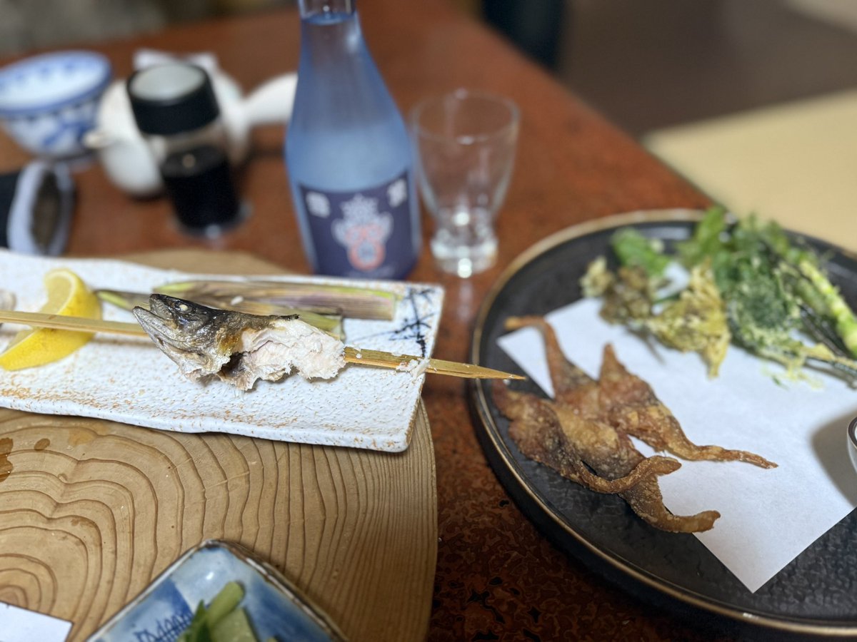 dorider7's tweet photo. 山菜を食べたくて、月山ももさんのブログ記事も参考に、長野に旅行してきた🚄
こういうのを『ご馳走』って言うのだと、実感。
贅沢すぎる食事でした。 https://t.co/wCjRcxvLfo