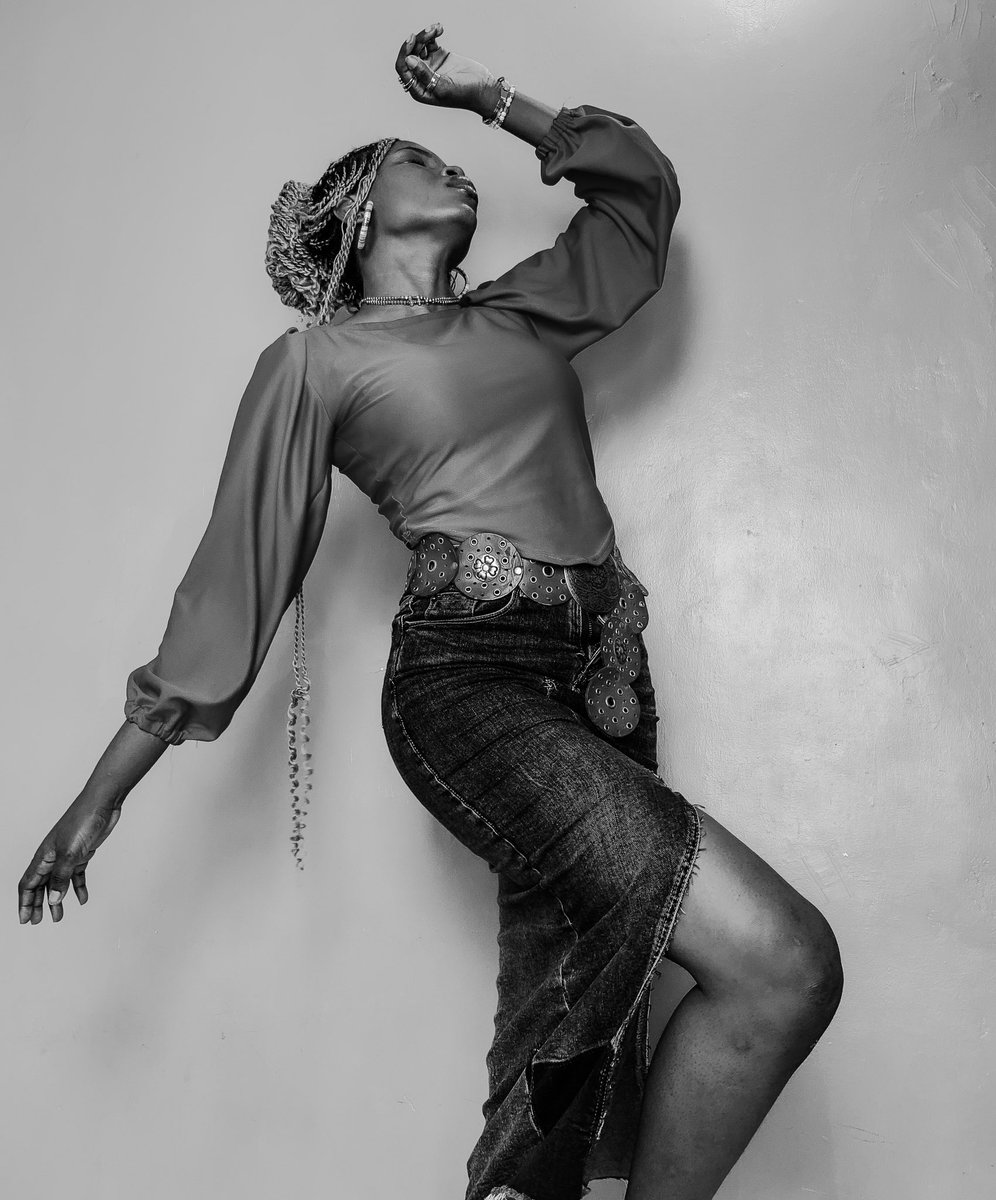 Similoluwaa_f's tweet photo. A question for you @ second slide

#modeling #model #photography #art #fyp #viral #black #hometown #adele https://t.co/orEv4gS9u2