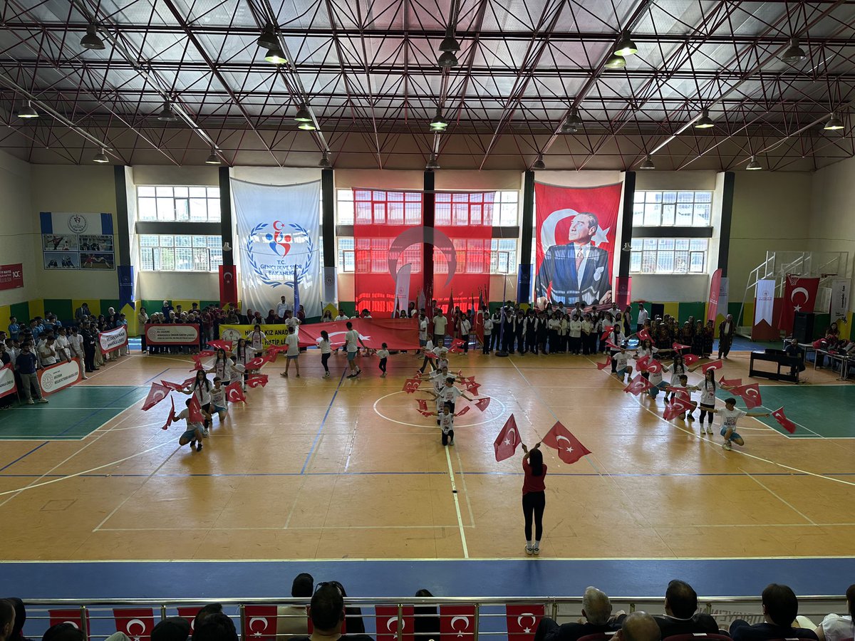 İlçemizde coşkuyla kutlanan “19 Mayıs Atatürk’ü Anma, Gençlik ve Spor Bayramı’nın” 106. yıl dönümü etkinliklerine katıldım.

Ulu Önder Gazi Mustafa Kemal ATATÜRK başta olmak üzere, ebediyete irtihal eden şehitlerimizi rahmetle anıyor, gazilerimizi de minnetle yad ediyorum.