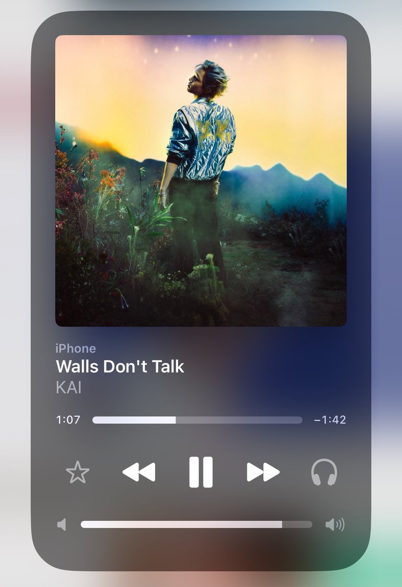 이번 콘서트에서 넘넘 좋았던 무대임 ..... 댄서분들이랑 종인이랑 장난치면서 돌출 나오는게 넘 좋았듬