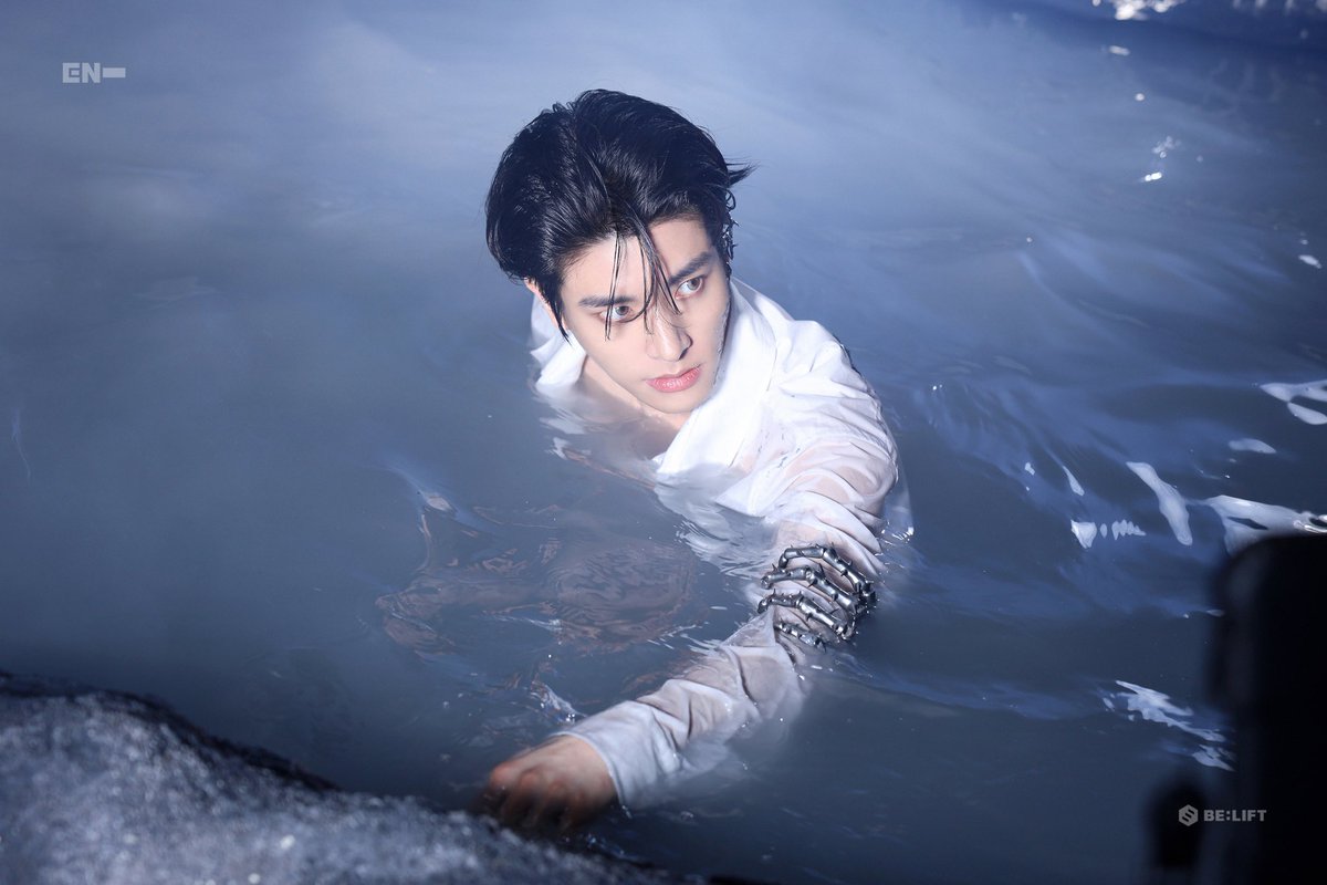 TTayTnn's tweet photo. นี่เจ้าชายเอริค🤴🏻                     ส่วนนี่แอเรียล🧜🏻‍♀️ https://t.co/3bTJd41grl