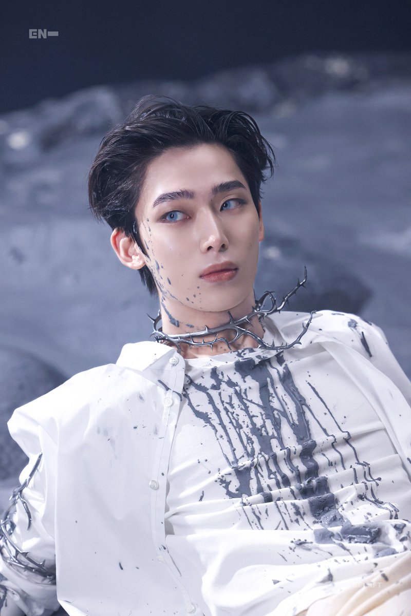 TTayTnn's tweet photo. นี่เจ้าชายเอริค🤴🏻                     ส่วนนี่แอเรียล🧜🏻‍♀️ https://t.co/3bTJd41grl