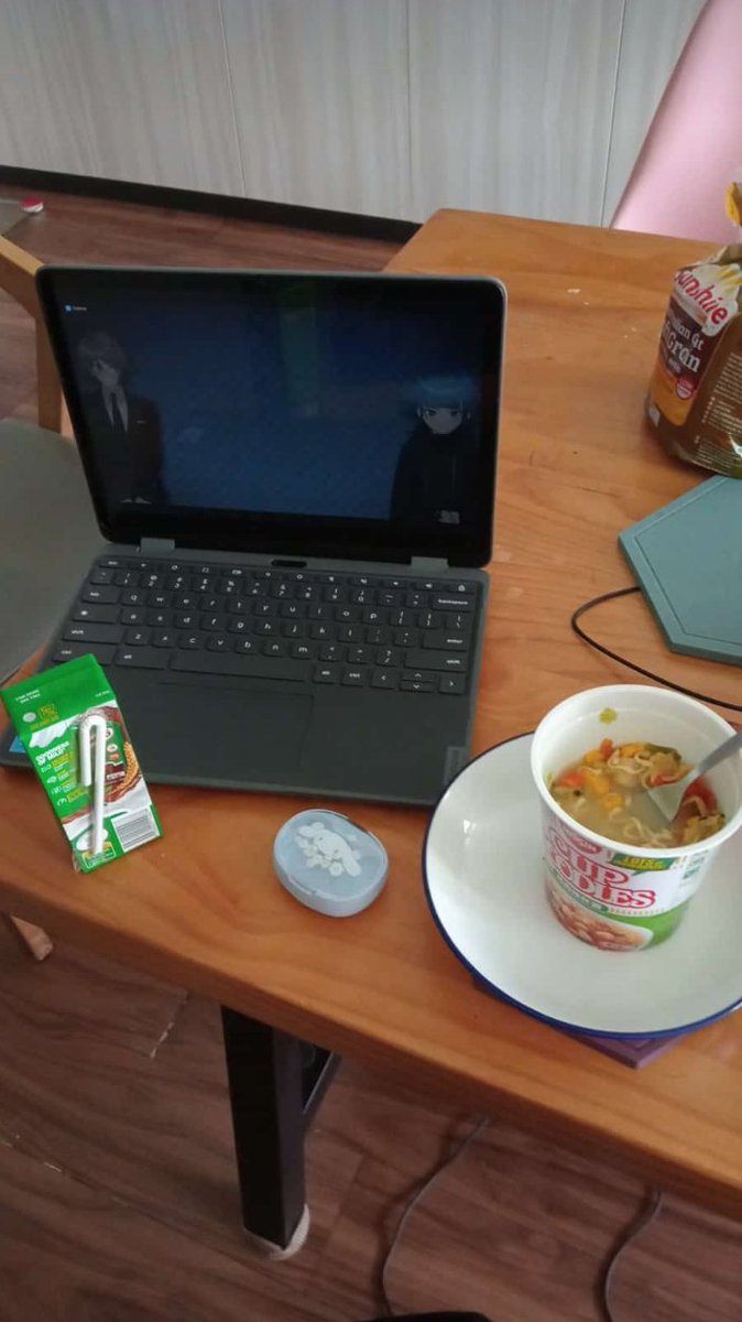 mikofrills's tweet image. rate the lunch setup