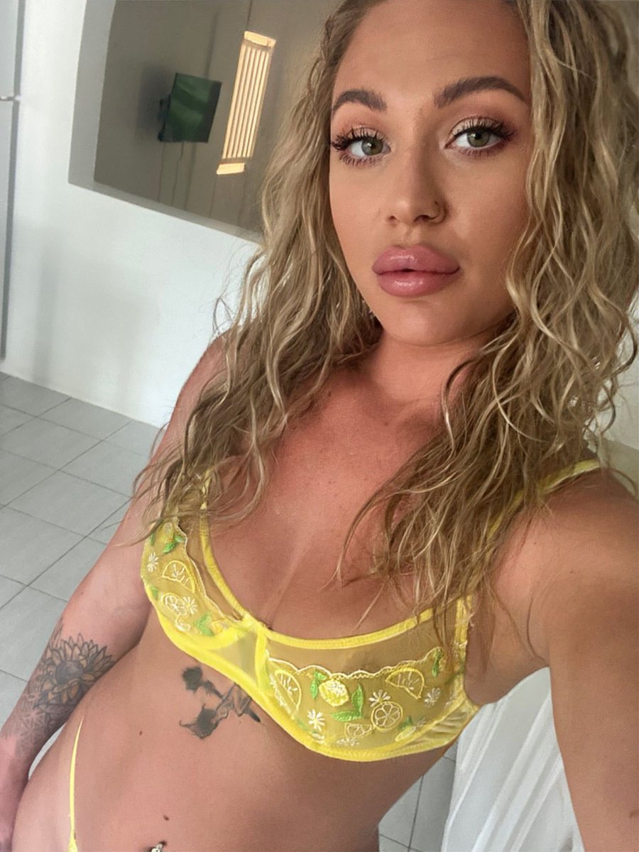 spicyAJx's tweet photo. Happy Monday everyone 🥰

Say it back with a sexy picture? 😉

I’ll retweet them all, retweet this thread please 🖤 https://t.co/smqAqKbPh0