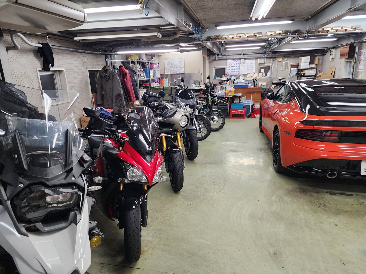 Xsr900T's tweet photo. 【おじいの秘密基地】を作っていただけませんか？
3月末で印刷業を廃業し、工場がガレージになりました。車やバイクのパーツが市販の棚では収納できません。
大好きな車やバイクを眺めながら寛げる小上がりスペースもあったらいいな。
#健二郎DIY
#山下健二郎
#ZIP https://t.co/Ewv8aeOjWr