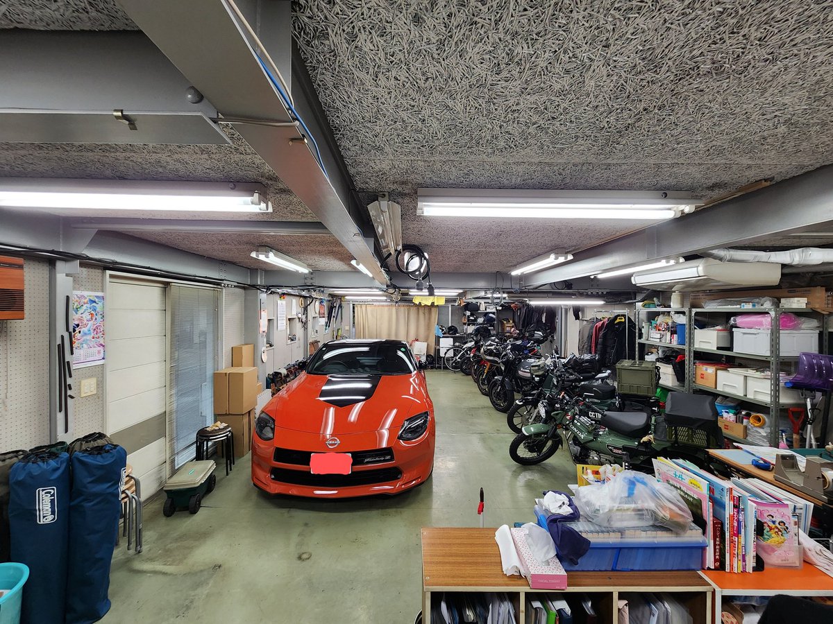 Xsr900T's tweet photo. 【おじいの秘密基地】を作っていただけませんか？
3月末で印刷業を廃業し、工場がガレージになりました。車やバイクのパーツが市販の棚では収納できません。
大好きな車やバイクを眺めながら寛げる小上がりスペースもあったらいいな。
#健二郎DIY
#山下健二郎
#ZIP https://t.co/Ewv8aeOjWr