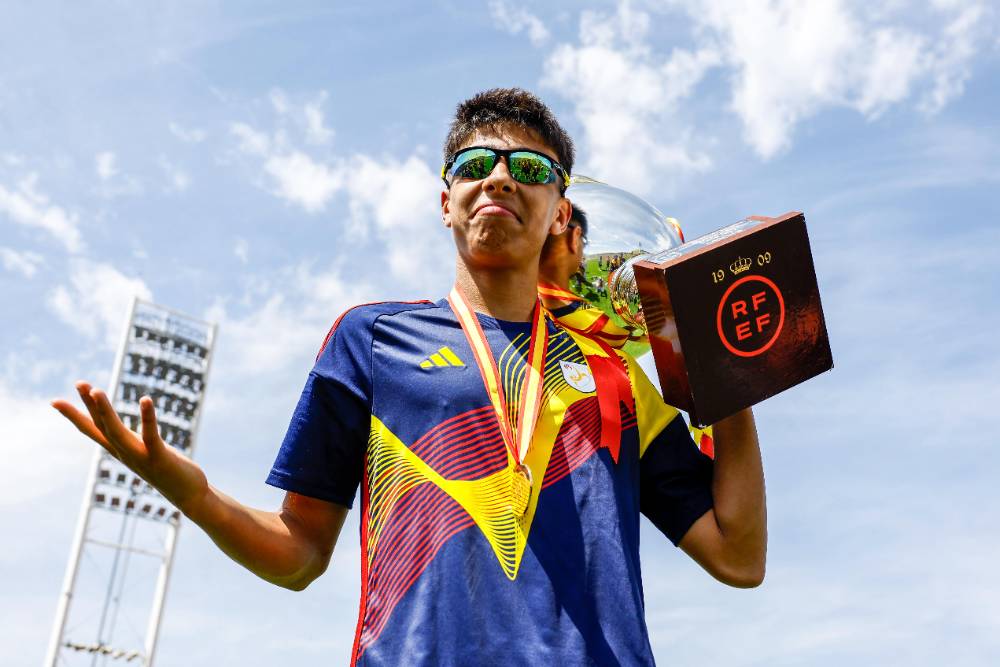 🏆Júnior Zamorano, guanyador del Campionat d'Espanya

📌El jugador del Cadet A del #PlanterGrana es proclama campió amb la Selecció Catalana sub-16, després de derrotar a la selecció autonòmica madrilenya a la final, en la que va ser titular

<a href="/FCF_CAT/">Federació Catalana de Futbol</a> 1(3) - 1(1) <a href="/RFFM_oficial/">RFFM</a>