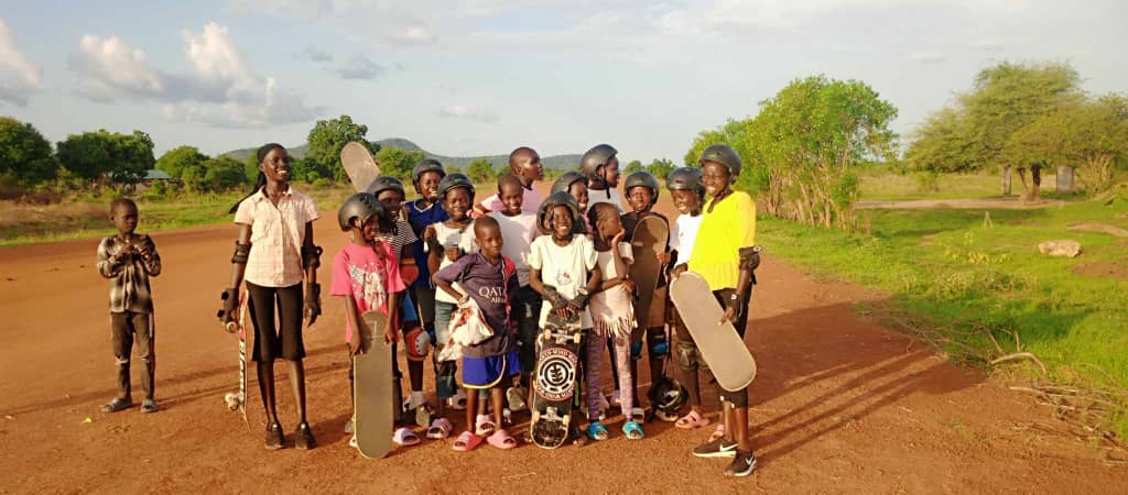 ReliefWomen's tweet photo. #torit: #southsudan: Depression is a serious issue for young girls in most of the conflict affected areas. @ReliefWomen have joined forces with @Skateistan Germany to foster the empowerment of girls through skateboarding skills to provide young girls with #fun; #unity; #peace; https://t.co/9fxomNK16I