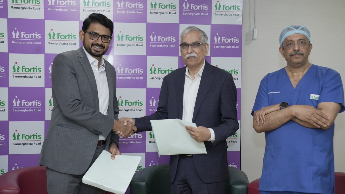 fortis_hospital's tweet photo. Fortis launches FAUG at Bannerghatta! Inaugurated by Dr. Ashutosh Raghuvanshi, this academy offers a 12-month PG program in Urogynaecology to advance pelvic health care.

 #FortisHealthcare #FAUG #WomenHealth #MedicalEducation https://t.co/KLhOCsHzzt