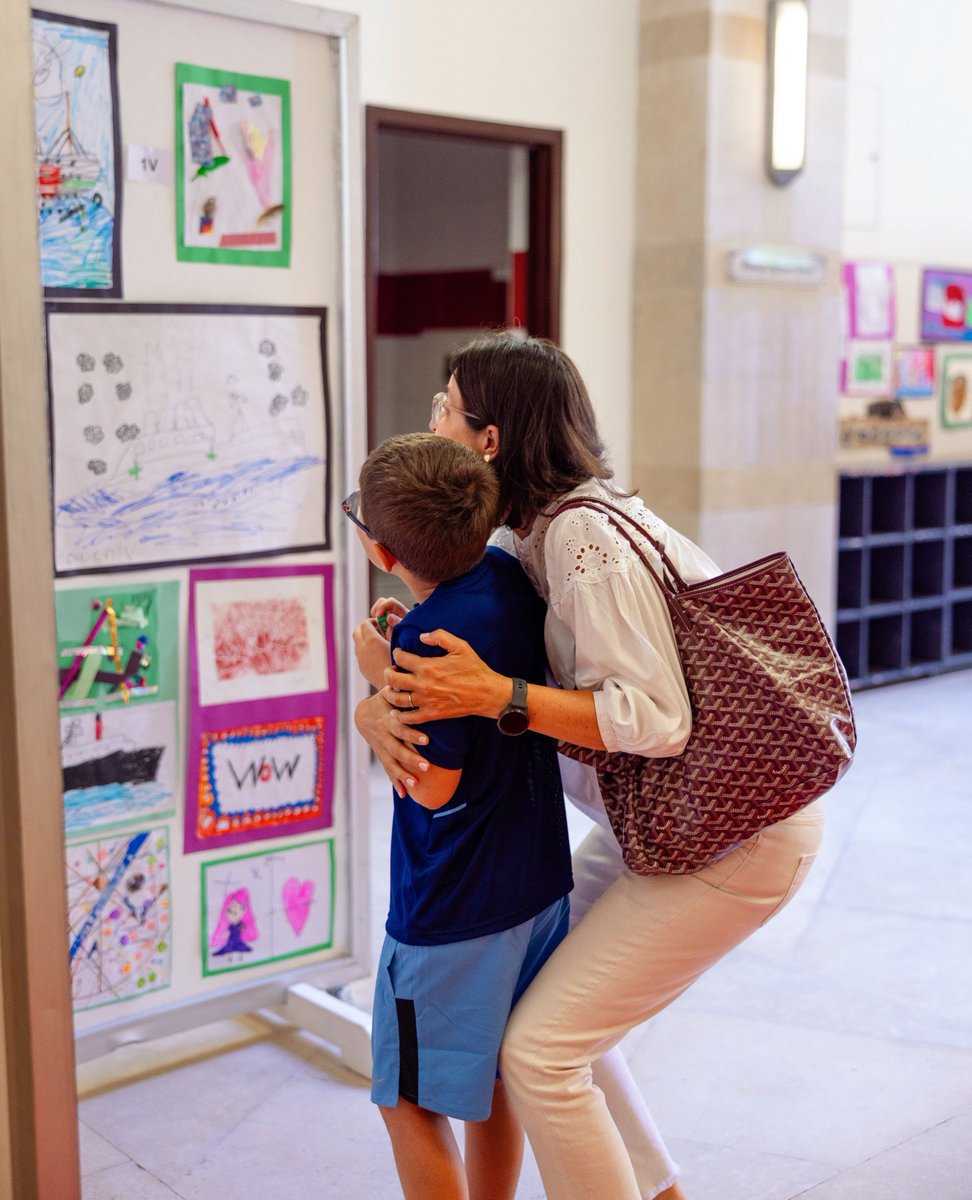 cactweets's tweet image. Our young inquirers are taking the lead—sharing their learning journeys through stunning artwork at the PYP Art Show and thoughtful reflections during Student-Led Conferences. When students take the reins, learning truly comes to life!

#PYPinAction #StudentLedLearning #TheCACWay
