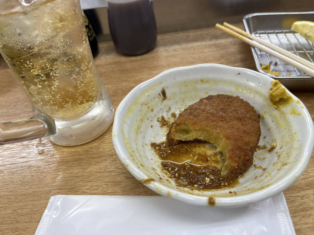 今日は市川駅ニューベルク！
モツ煮を頼むと本当にカレー味 筋も入って味濃いめで美味でした！
〆はカレーコロッケしみしみで
ご馳走様です！
#市川  #市川駅
#ニューベルク
#船橋 #飲み友募集