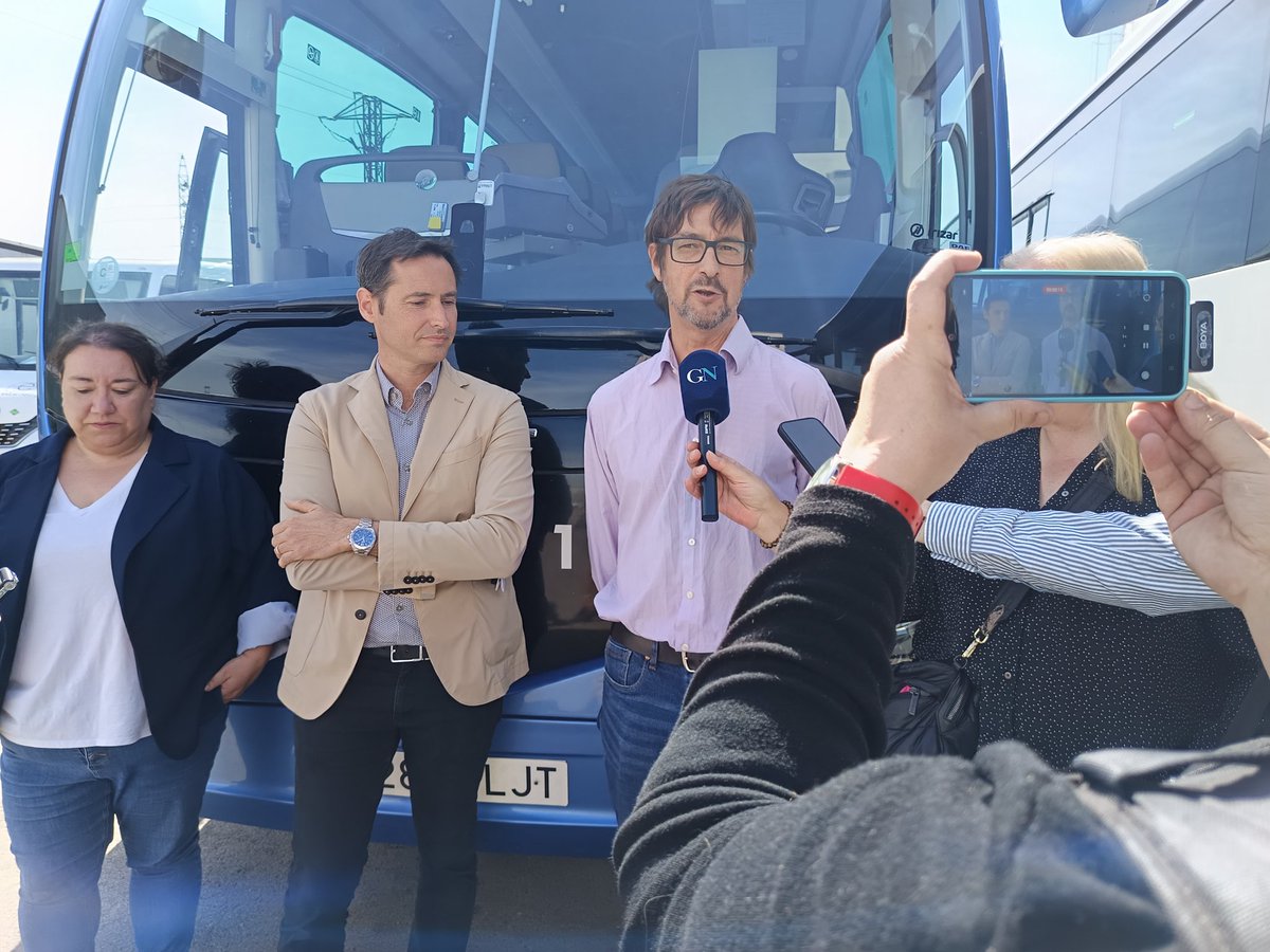 comunicacat's tweet photo. 🚌 @Teisa1920 integra l'empresa @estarriolbus i reforça els serveis de mobilitat per carretera a l'Alt Empordà
⬆️ D'aquesta manera, #TEISA amplia la seva plantilla fins arribar als 500 treballadors. La flota passa a ser de 320 vehicles
#clientcomunica #bus #mobilitat https://t.co/Ku9bQhNPa2
