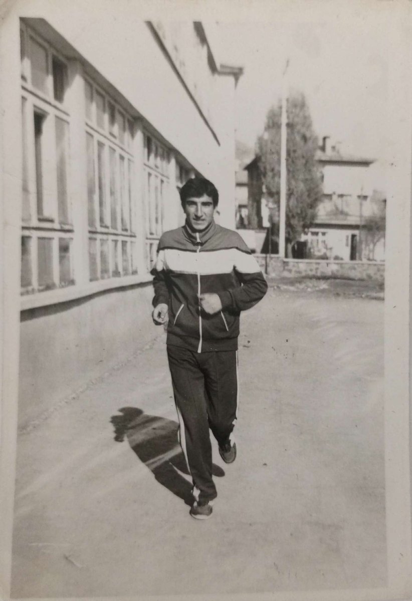 GSB_Kars's tweet photo. Kazım Bey'in gençlik yıllarındaki azmi ve şampiyonlukları, bugünün milli sporcuları Bahar Yıldırım ve Yunus Emre Yıldız'a ilham kaynağı oldu. Geçmişten geleceğe uzanan bu anlamlı buluşma, sporun birleştirici gücünü ve milli değerlerimize bağlılığımızı bir kez daha gösterdi. https://t.co/XxproLi5Yg