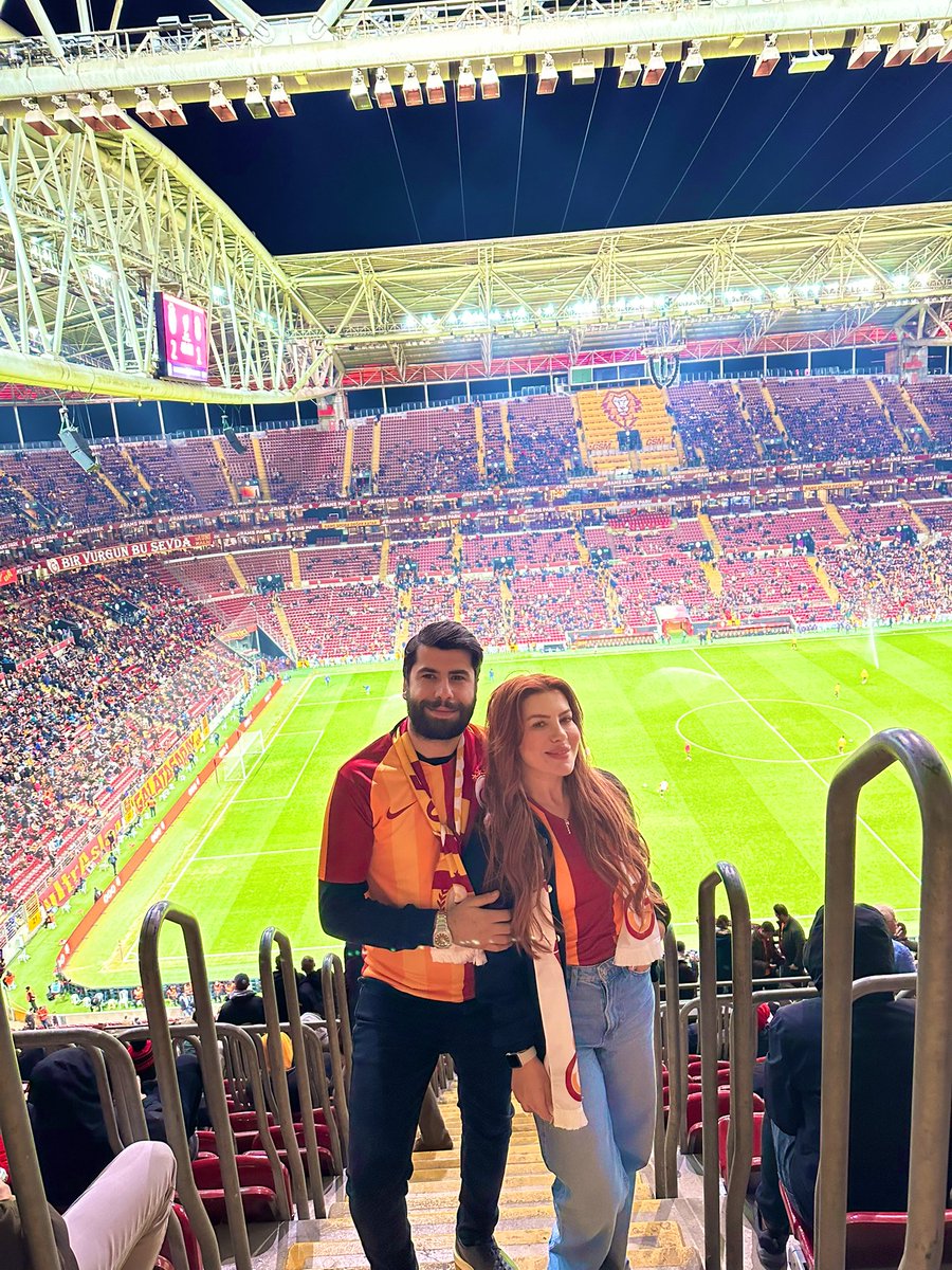 Sen
Uefa kupası kadar güzel
5. Yıldız kadar harika

Ben ise
Türkiye’de sana sahip olan
Tek takım!
#Galatasaray #5yıldızlısampiyon #25sampiyon