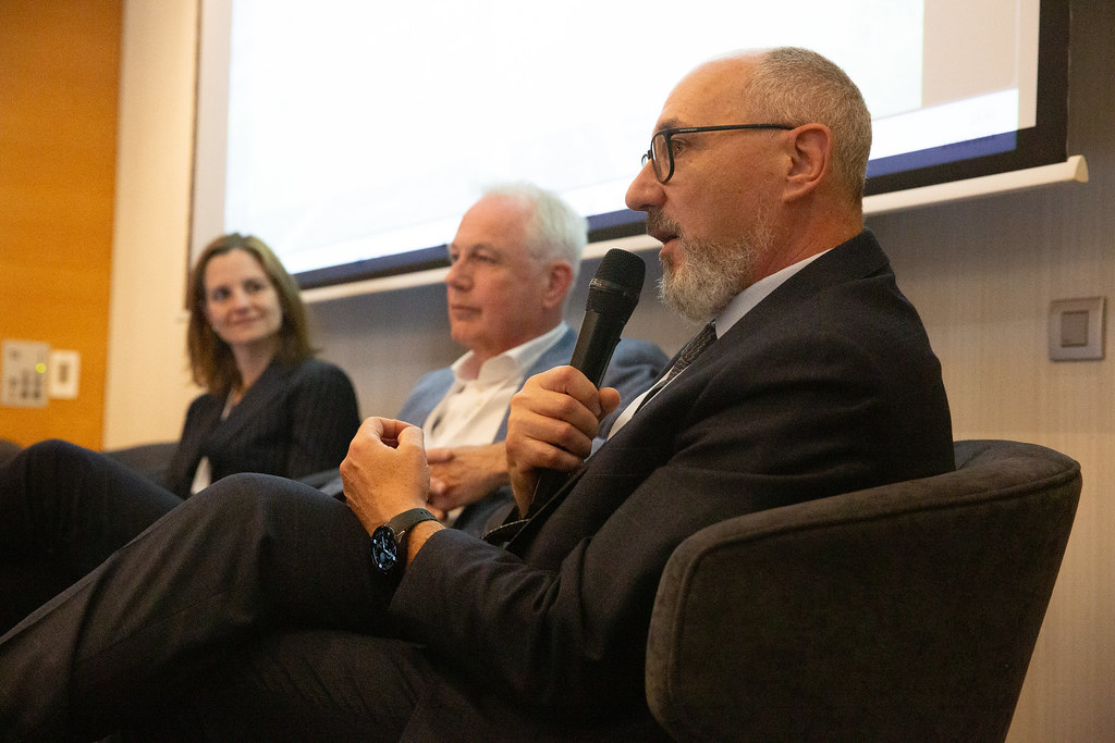 APPLiA_Europe's tweet photo. ♻️ At @EucoLight 10th Anniversary, our DG @paolofromfar shared the key role of home appliance manufacturers in turning the #WEEE Directive into a true EU circular economy success story. 

With the upcoming revision, it must: 

🔹 Clearly define the obligations of all actors in the WEEE value chain
🔹 Enforce separate collection to improve recovery of valuable resources
🔹 Ensure quality recycled content for new products
🔹 Strengthen reporting and stop free-riding

Read the full report: https://t.co/Jf9pkzVsAi