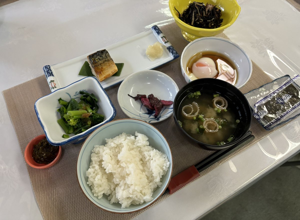 Photo by ♨︎りーちゃん♨︎ 「蔵王温泉 吉田屋旅館」に宿泊♨️
一度破産してしまいましたが、待ちに待ってました復活。続けて下さったことに感謝。
ゴールデンウィークとかでなければ一万円前後で泊まれるようで、温泉街でもリーズナブルかつ満足度トップクラス間違い無し。食事はジンギスカンで舌鼓、幸せすぎる。 https://t.co/otIRISSulN
