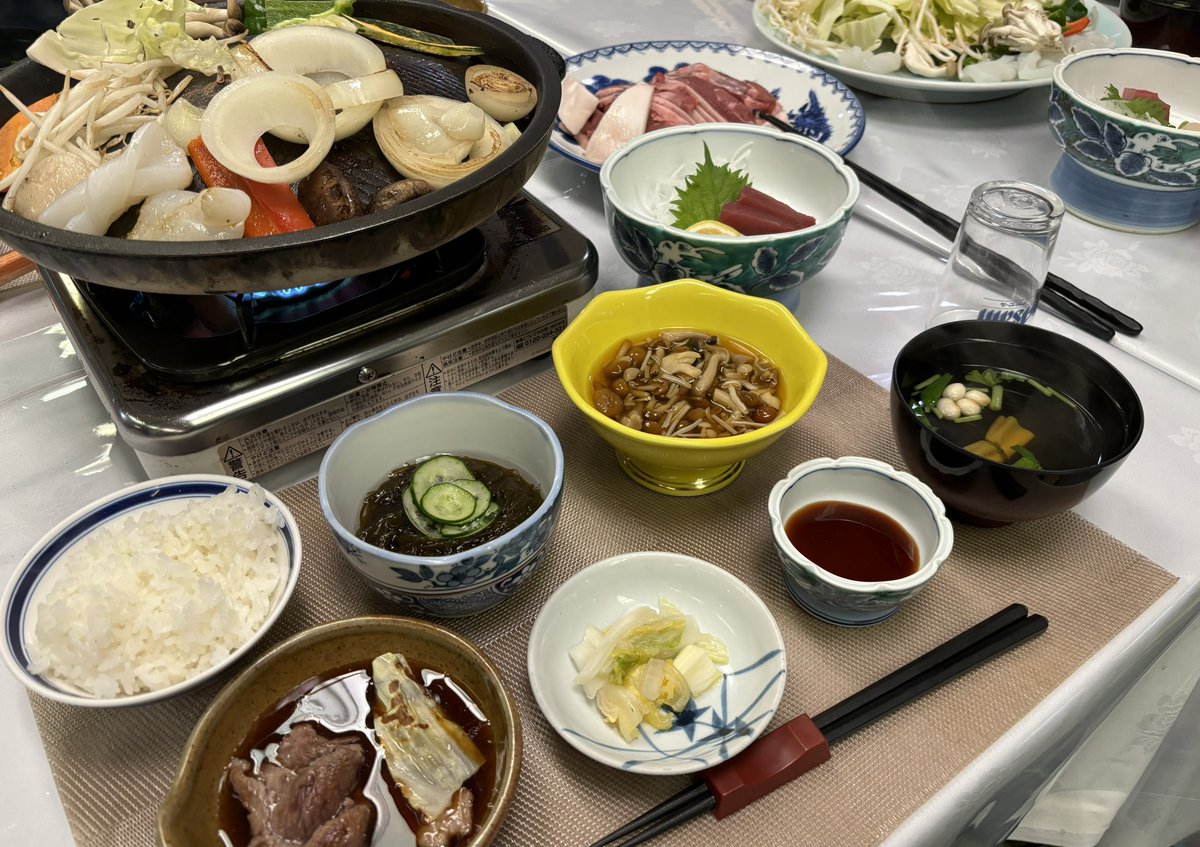 Photo by ♨︎りーちゃん♨︎ 「蔵王温泉 吉田屋旅館」に宿泊♨️
一度破産してしまいましたが、待ちに待ってました復活。続けて下さったことに感謝。
ゴールデンウィークとかでなければ一万円前後で泊まれるようで、温泉街でもリーズナブルかつ満足度トップクラス間違い無し。食事はジンギスカンで舌鼓、幸せすぎる。 https://t.co/otIRISSulN