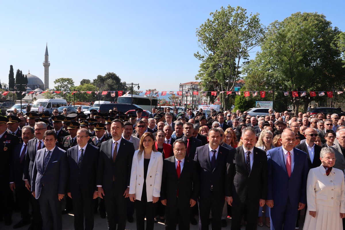 akkadintekirdag's tweet photo. 19 Mayıs Atatürk'ü Anma Gençlik ve Spor Bayramı
kapsamında, Tarihi Valilik Binamız önünde
düzenlenen çelenk sunma törenine Tekirdağ Milletvekilimiz Mestan Özcan, İl Başkanımız Ali Gümüş, İl Kadın Kolları Başkan Vekilimiz Hidayet Avcı Dinçer, Başkan yardımcılarımız, Süleymanpaşa İlçe Kadın Kolları Başkanımız İlknur Koç ve yönetimi ile katılım sağladık. 

Ardından sahil dolgu alanındaki etkinlikte gençlerimizin coşkusuna ortak olduk. 

Tüm gençlerimizin Bayramı kutlu olsun. 

@tugbaisikercan
@CKoncagul
@mestanozcan
@av_aligumus
@YelizErgin72826