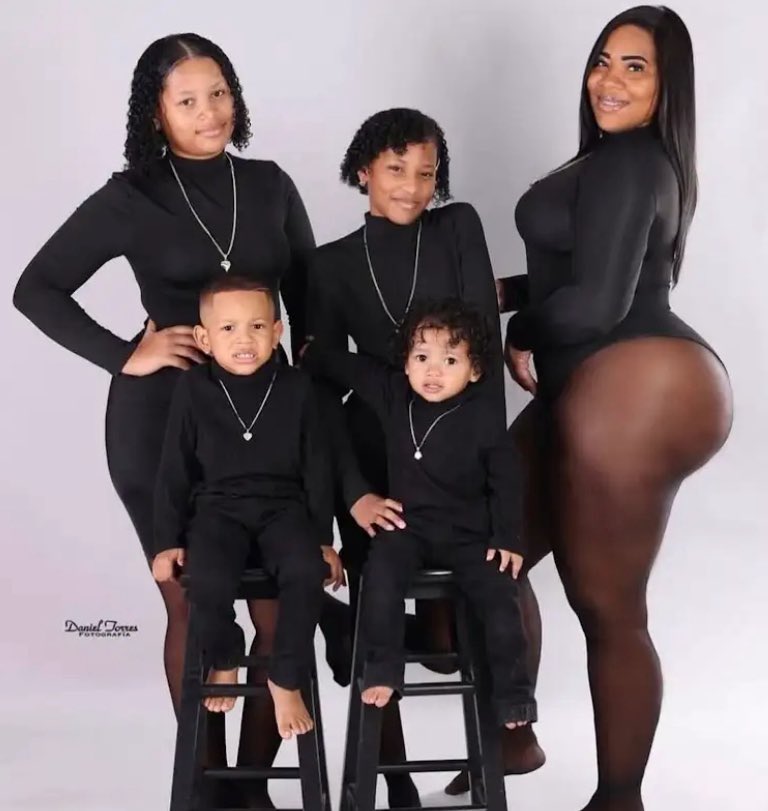 BKBrawler672's tweet image. Mom liked her BBL so much, she included it the family photo.
Damn shame…