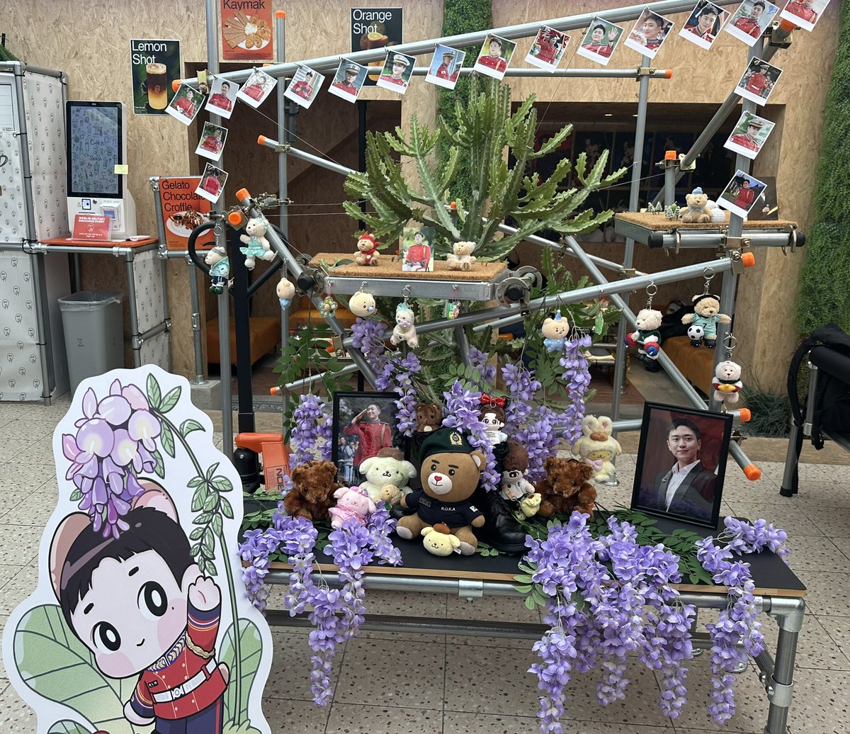 📍카페슈스
귀여운 곰돌이와 귀여운 강아디와
귀여운 멋쪄야지 우리미가 가득했던 곳💕

#돌아온_우림이를_드디어_봄
#우리가_다시_함께하는_봄
#SPRING_COMES_AROUND
#고우림 #KOWOORIM #Forestella